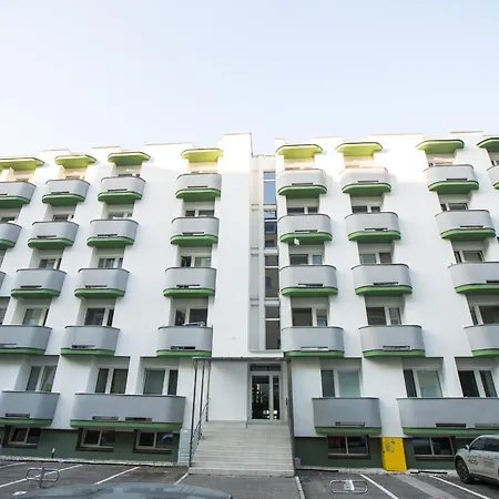 Near The Ondrej Nepela Winter Stadium 아파트 브라티슬라바